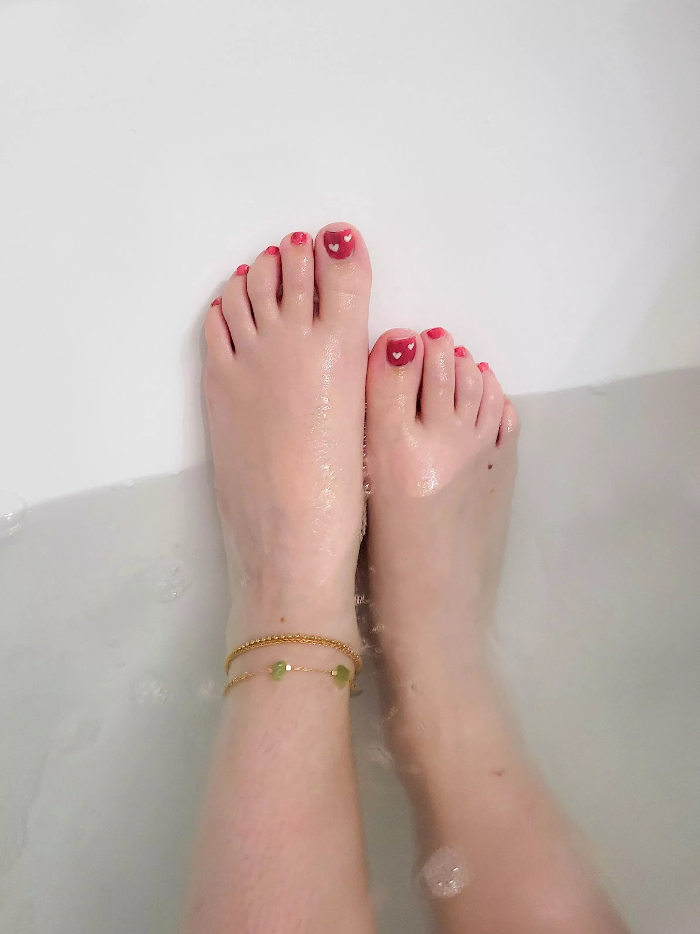 Would you like to massage my feet while I take a bath ? 🛁🌸 OC