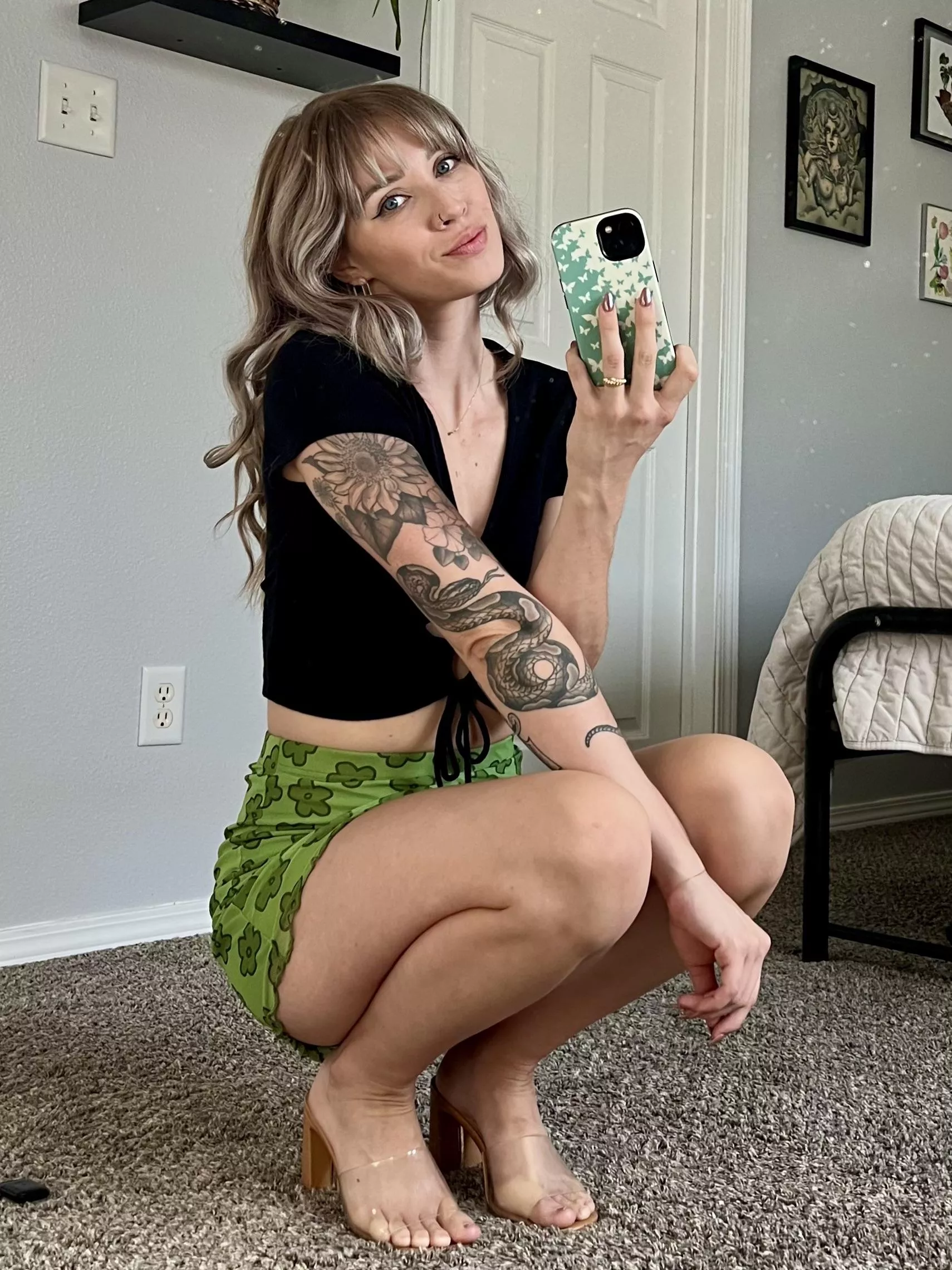 You won’t find any panties under this skirt (f)