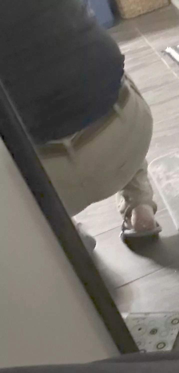 Big boy potentially looking to show off and do adult photos. Kinda starting slow im nervous