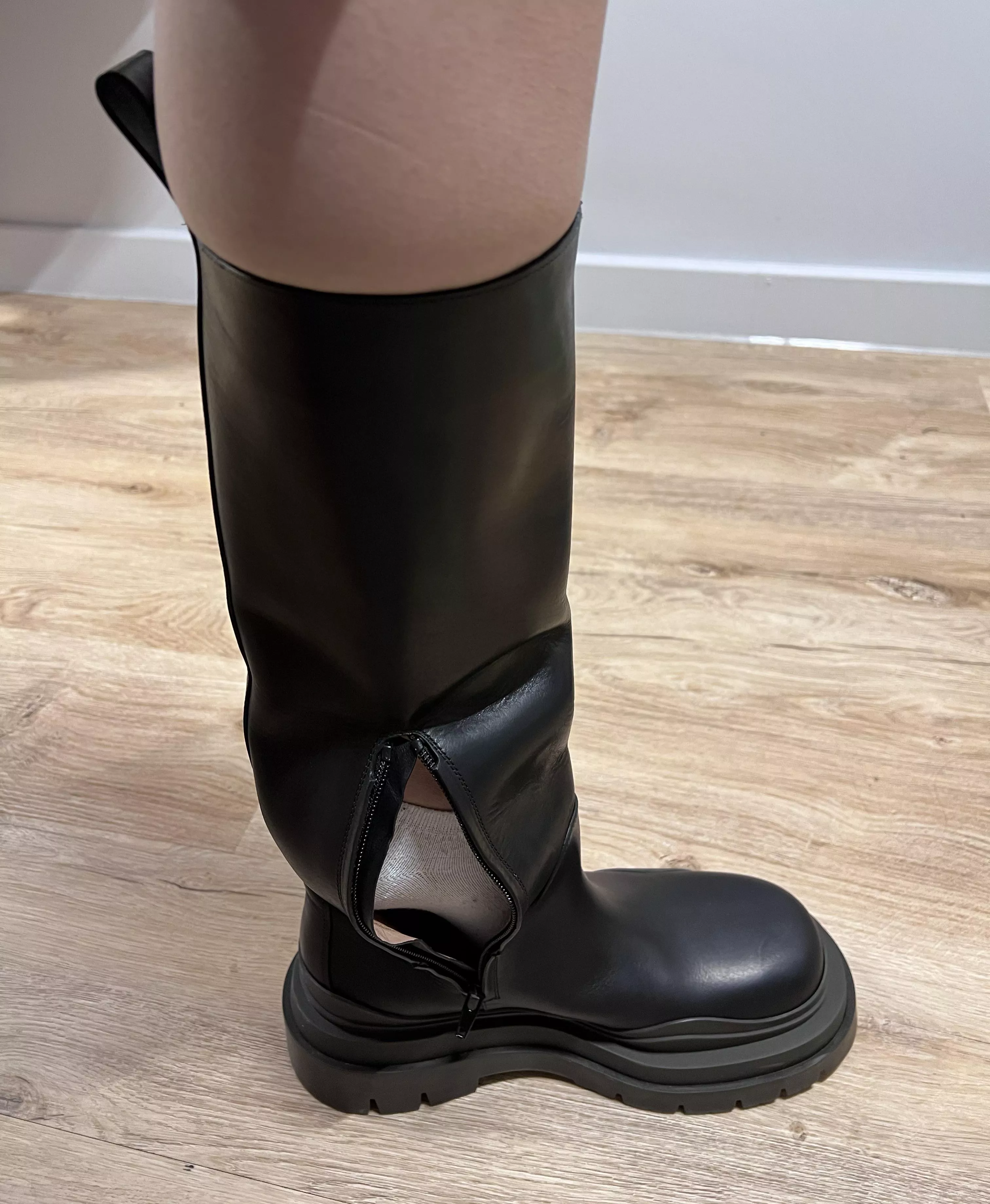 Calves too wide for Bottega Veneta Chelsea Tire boots.