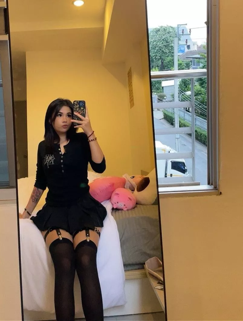 Can’t get enough of my new outfit! Someone please date me in it..