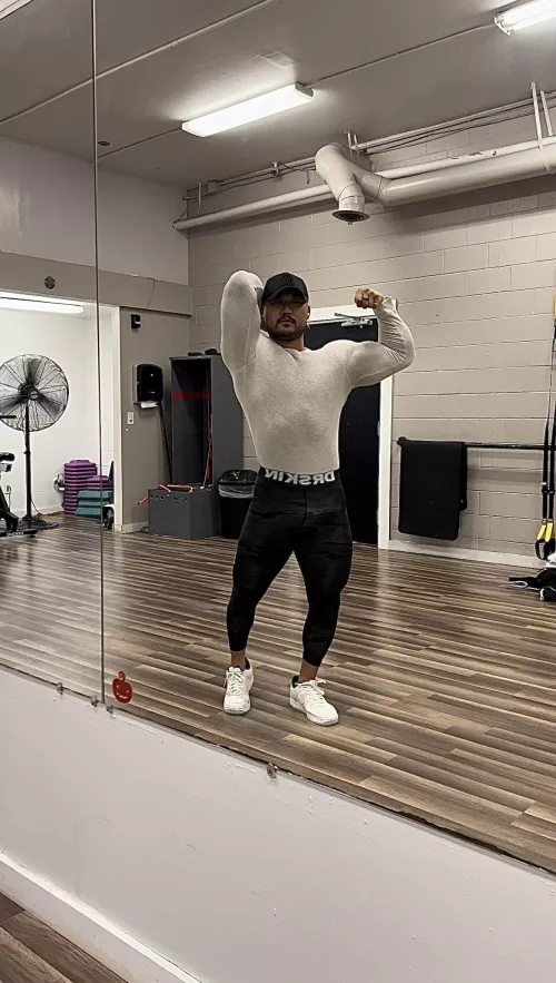 Compression pants can’t contain all this mass