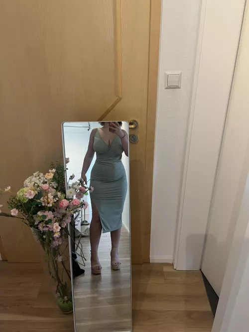 Do you like the dress And the chest?🙂