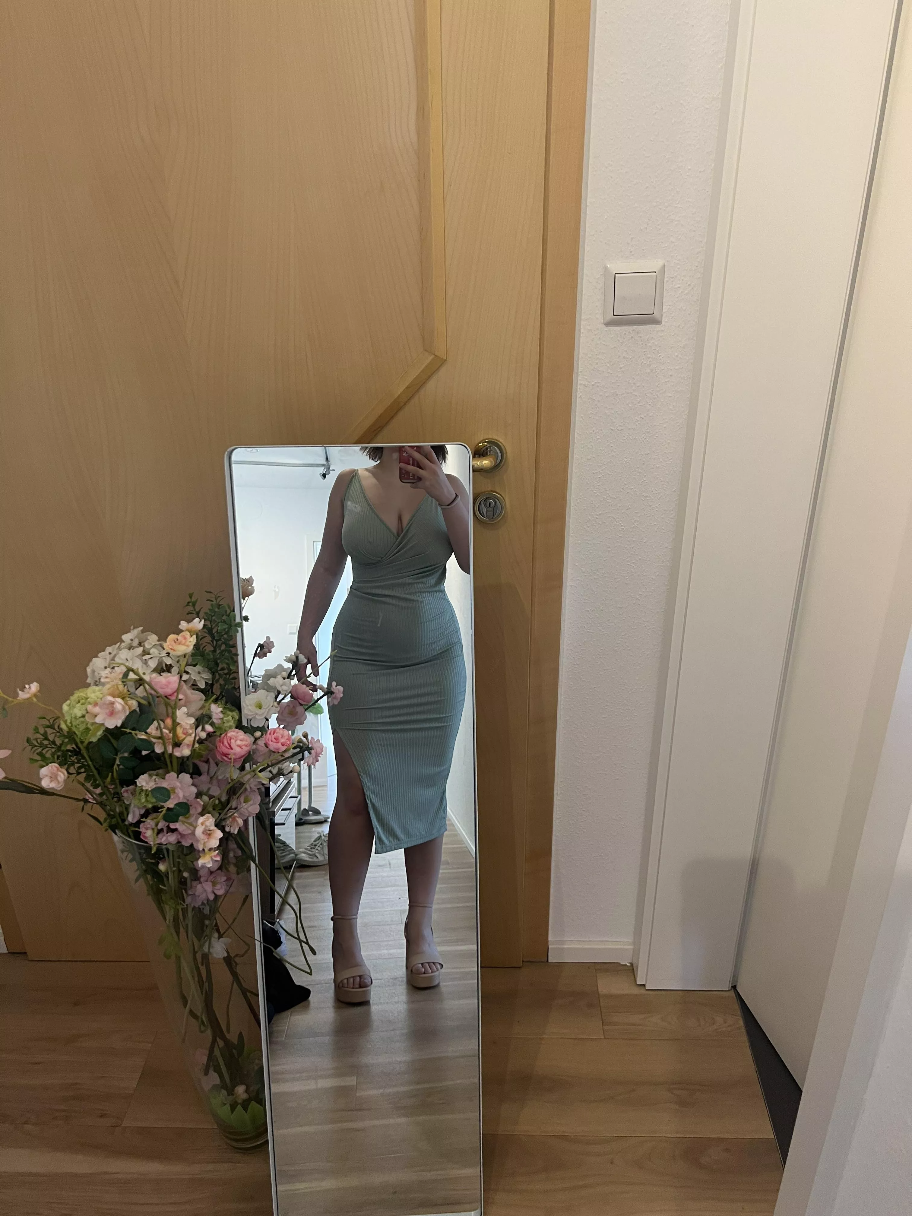 Do you like the dress And the chest?🙂