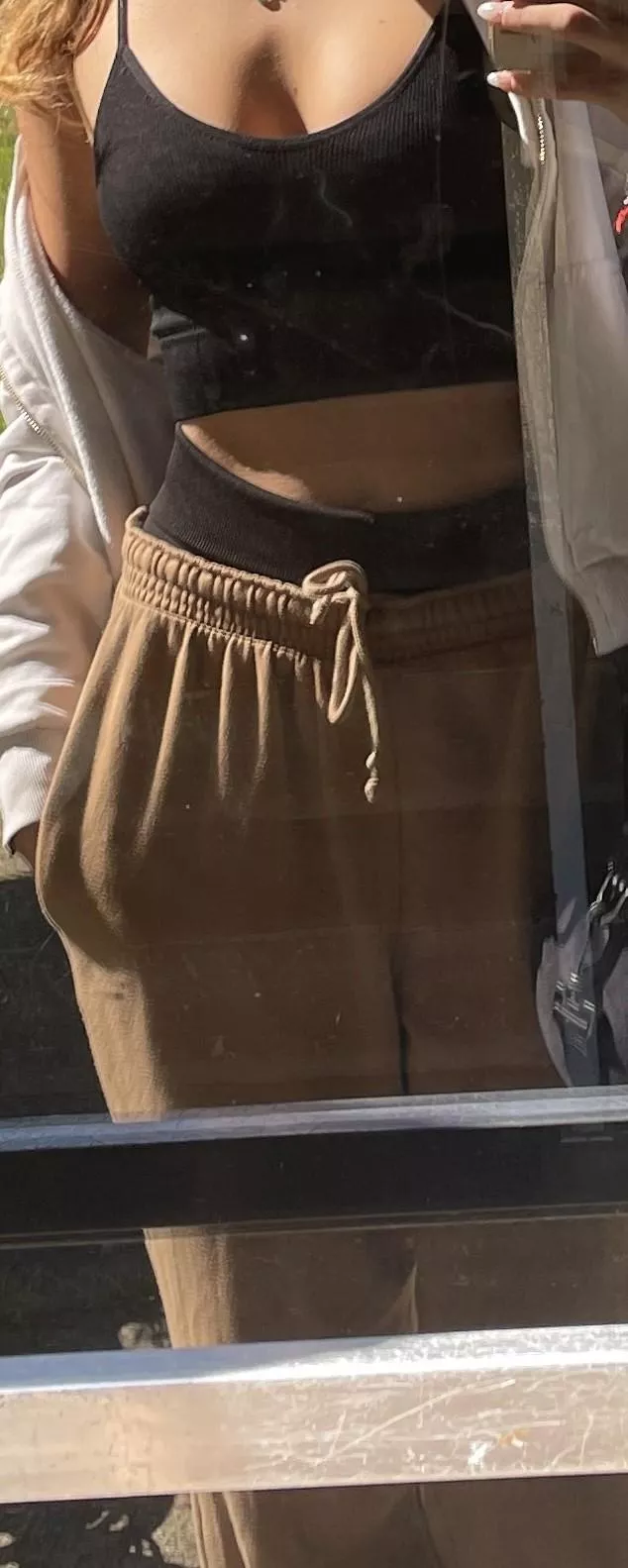 Does this outfit look good on me?