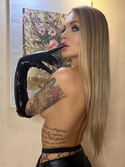 good morning from a sexy blondy