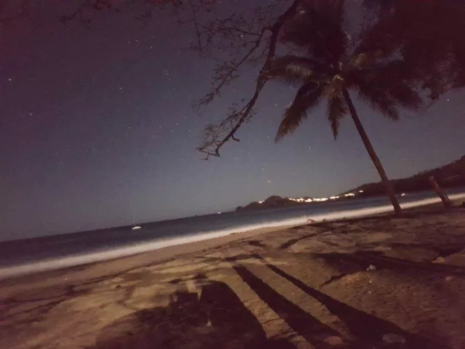 Hearing the waves, watching the stars, talking with my hubby, cool air in a hot night. Pure magic🌊