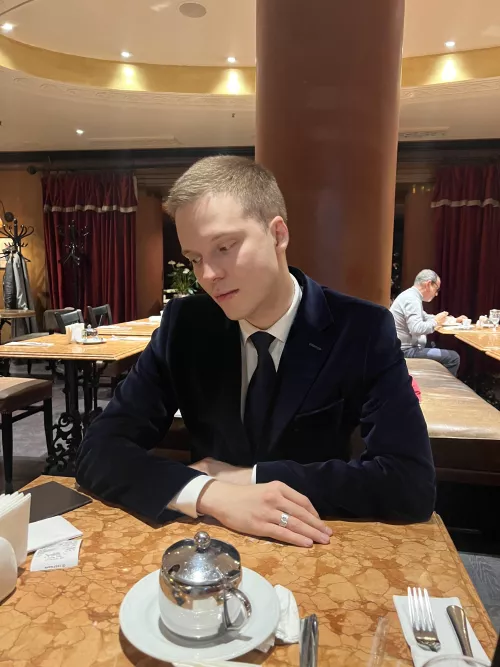 Hey, how old do you think I am? I’m curious whether I look older or younger than my age 😁🙈