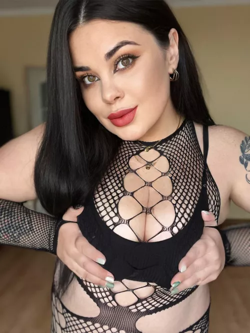 I can barely contain my tits