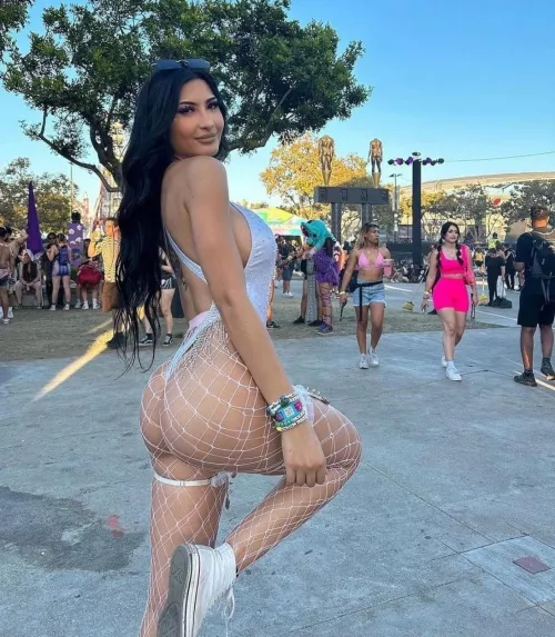 I hope she makes it wobble