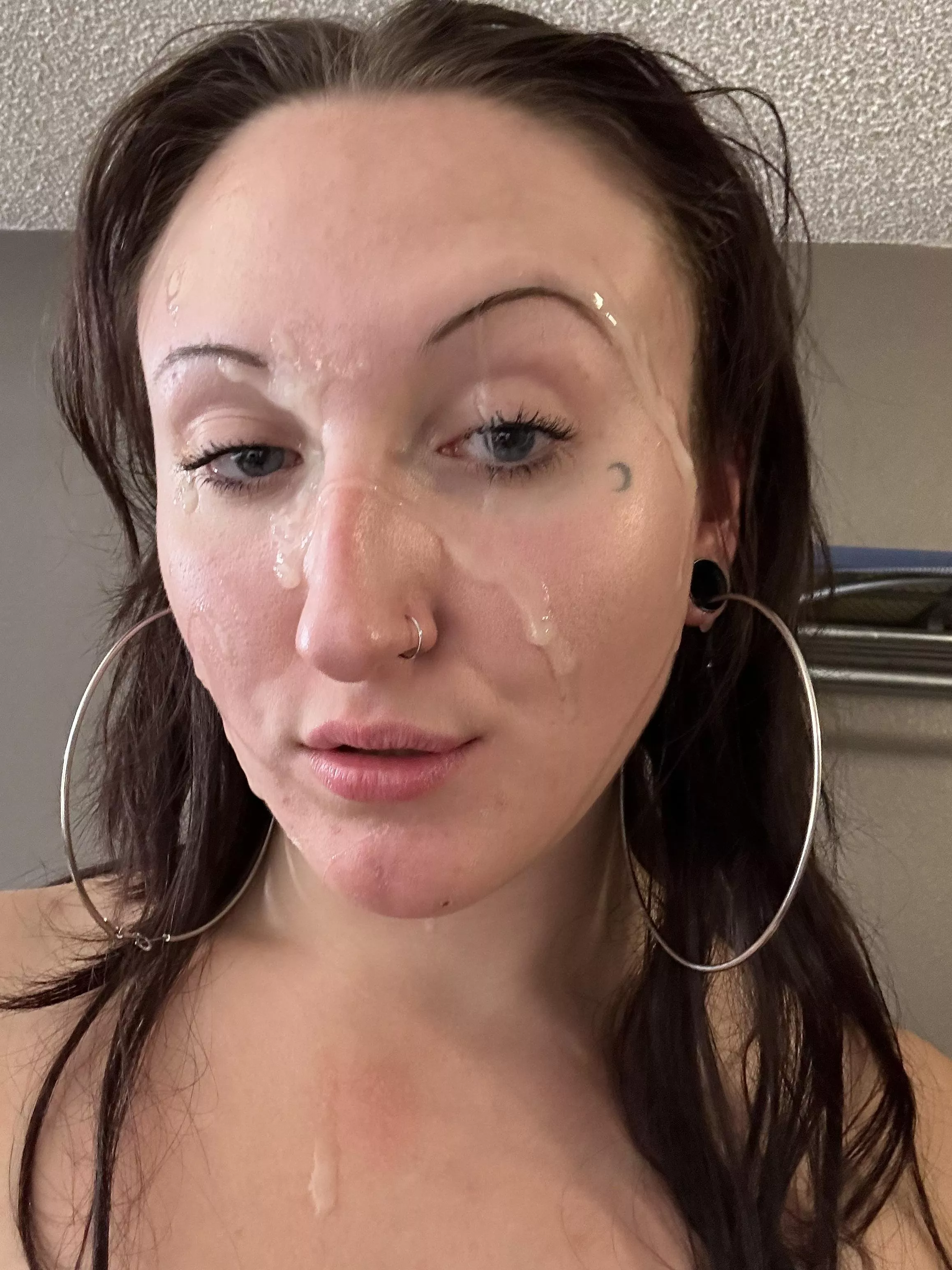 I love getting huge loads on my face!