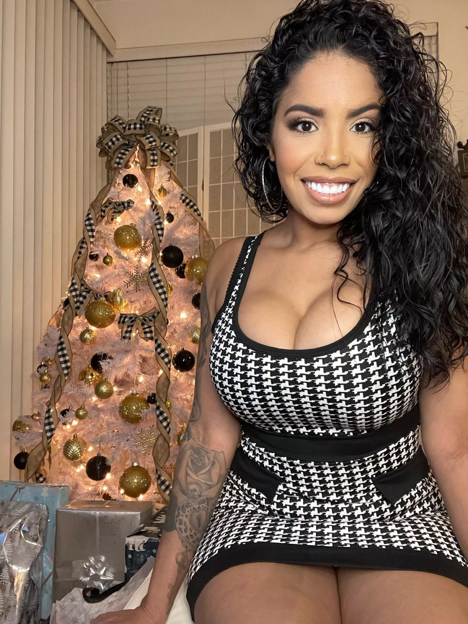 I love these smooth curves in my beautiful wife body