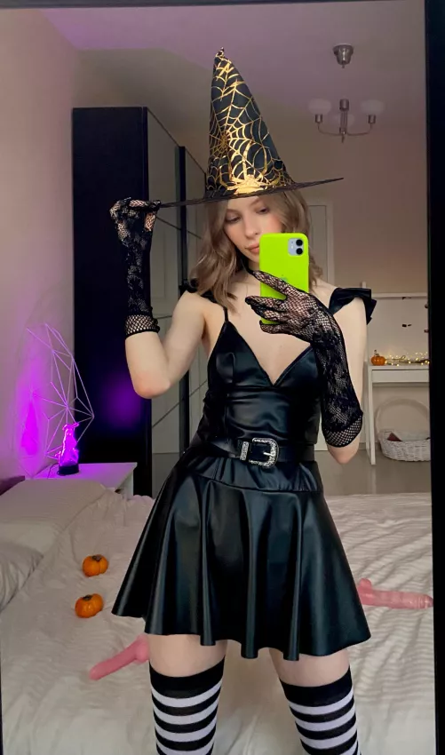 I'm choosing a magic wand for today's pegging. Do you trust your mistress's choice?