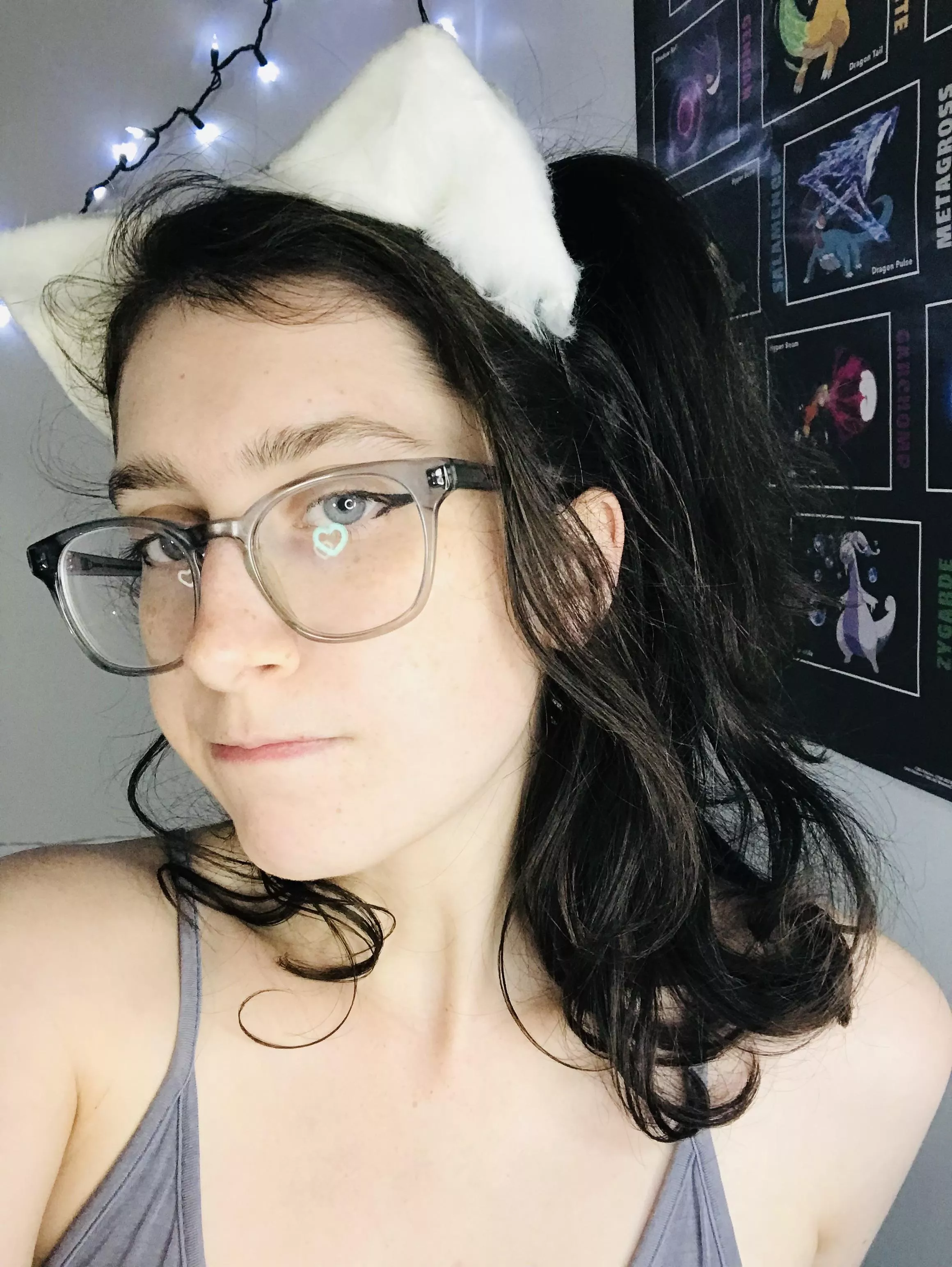 kitty girl luvs u and hopes you have a great Tuesday, uwu 💕💕💕