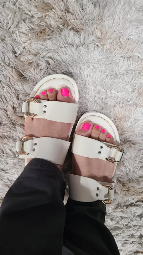 Piggy toes 😍🐷 Oink Oink 😄