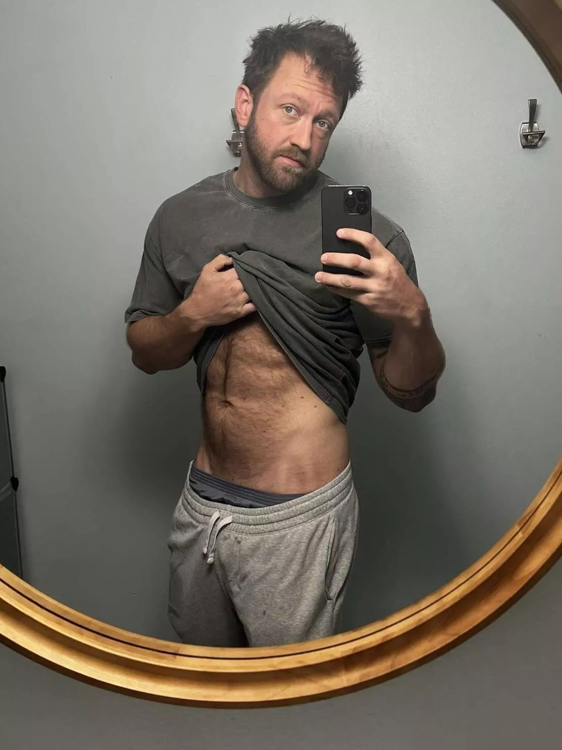 Trying to have a daddy bod instead of a dad bod (34)