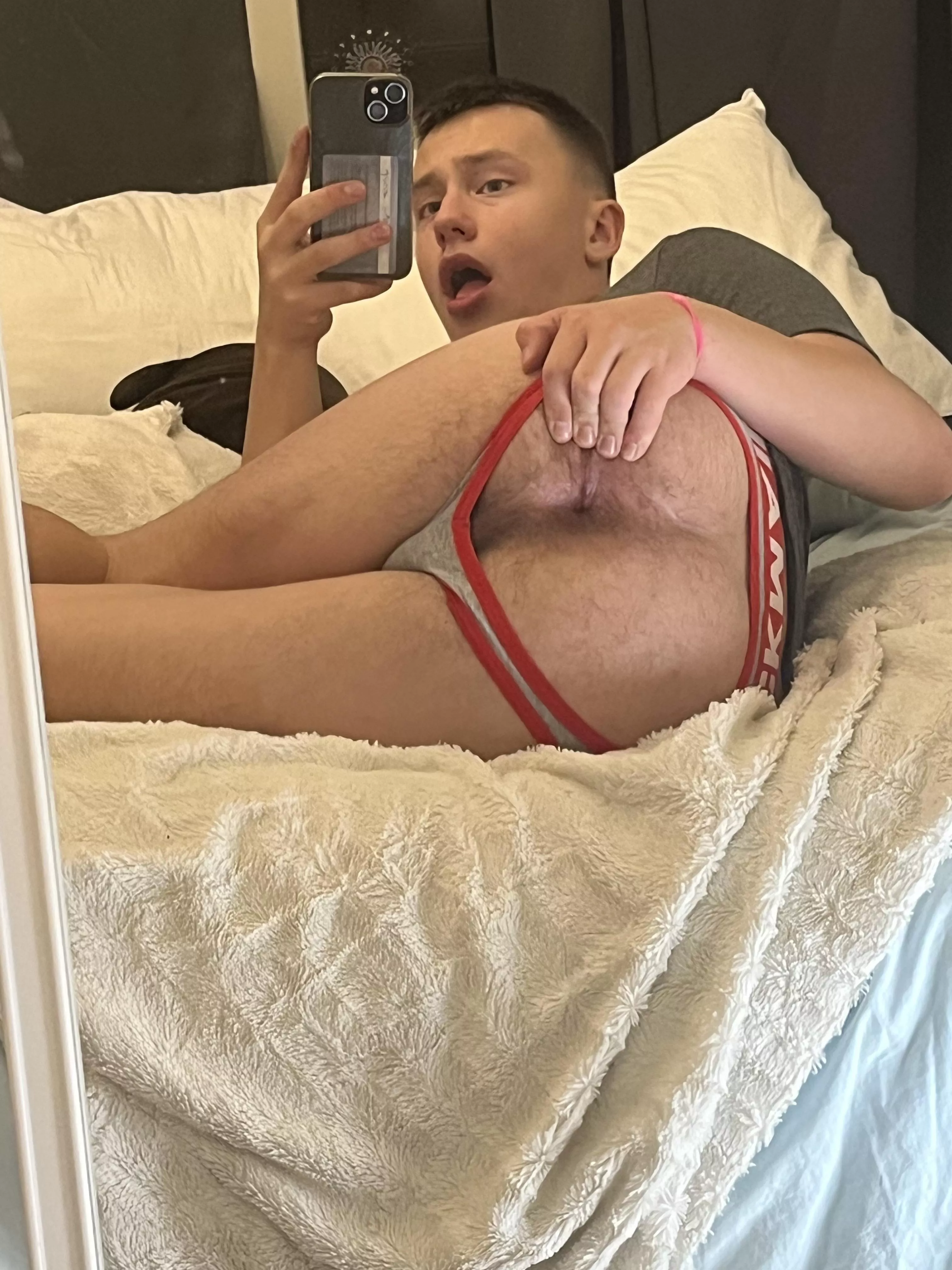 What would you do, if I was your friend and I sent this to you by mistake?🍑