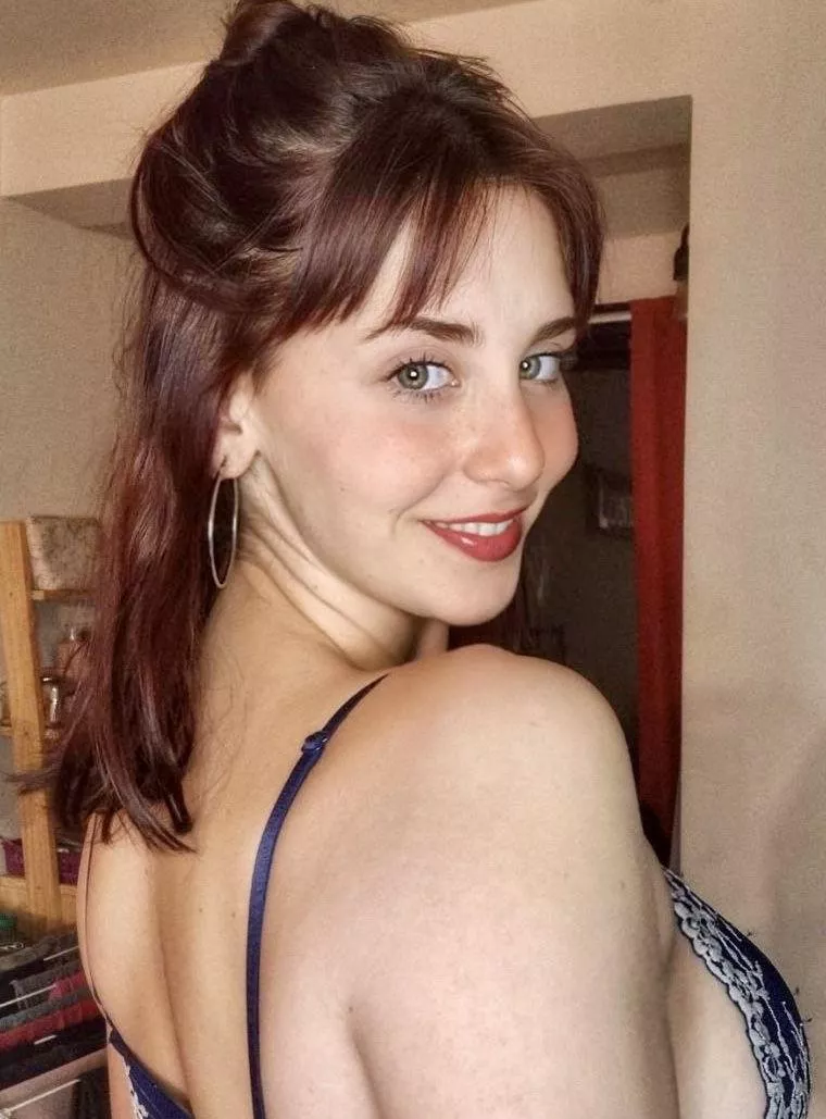 Are Latinas with lighter complexions your type? 🥰