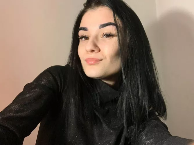 Brunettes can be different😏