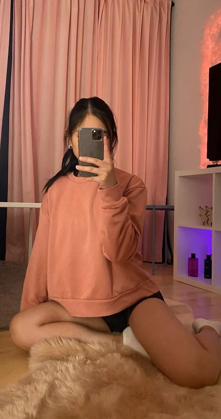 Cold 🥶 who can warm me up 🤭