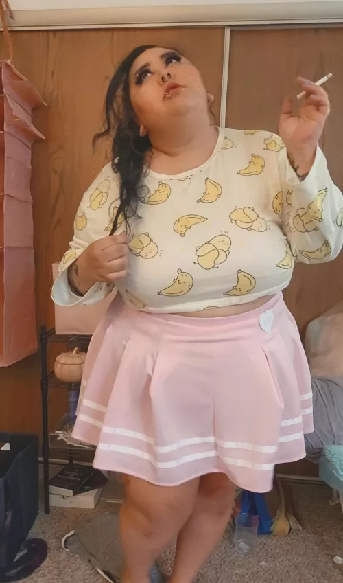 Do guys like goofy girls that smoke? 😅