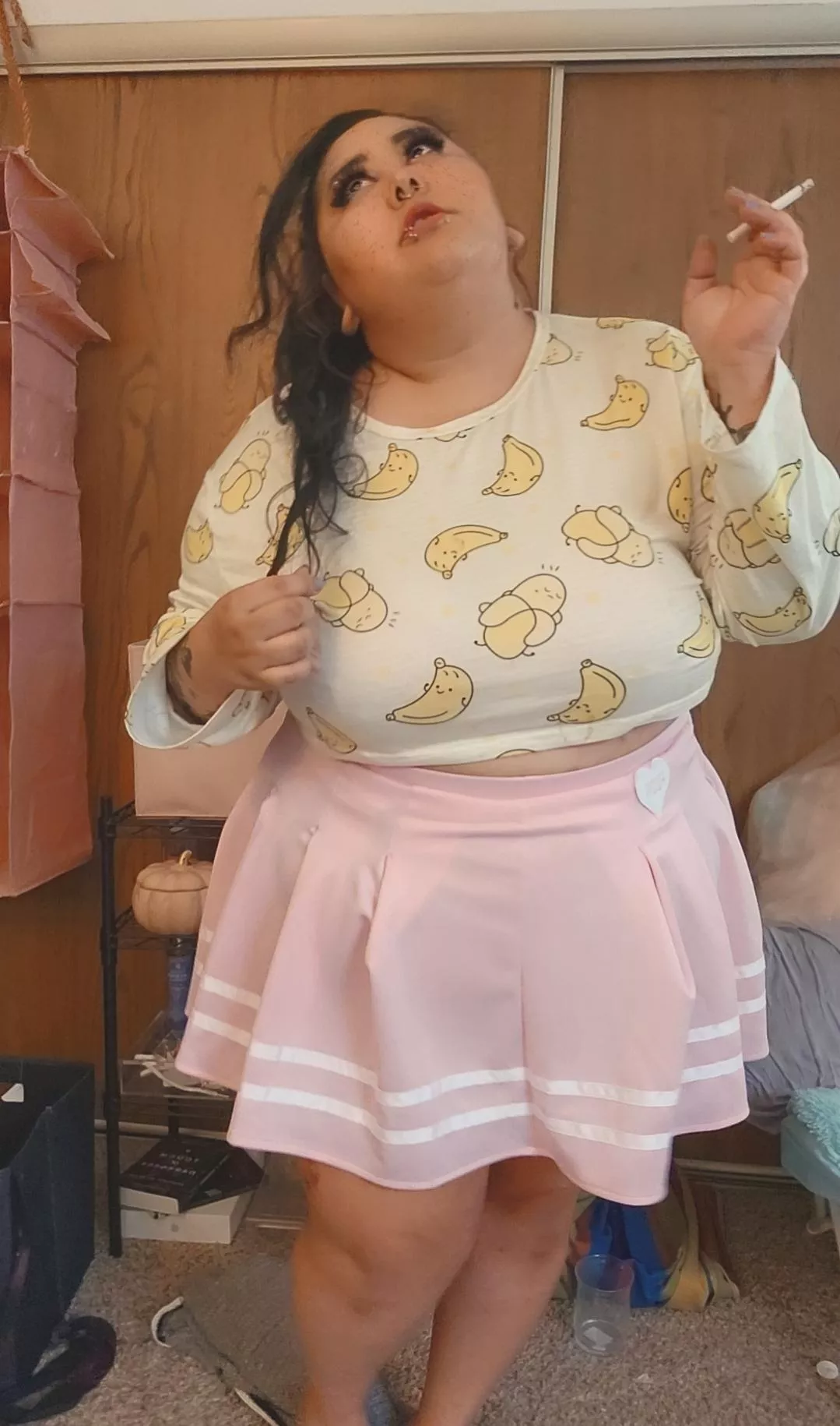 Do guys like goofy girls that smoke? 😅