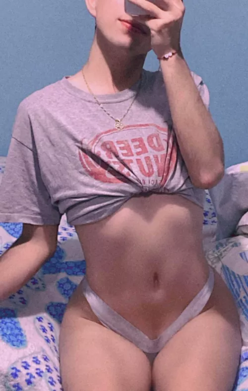 do u accept nudes from horny sissy?