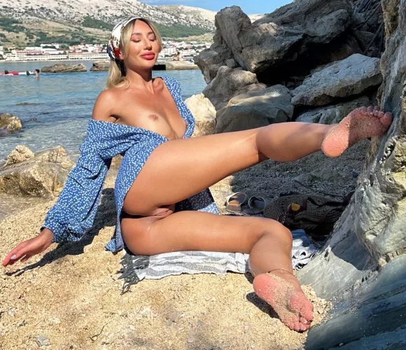 Do you eat my body in public ?