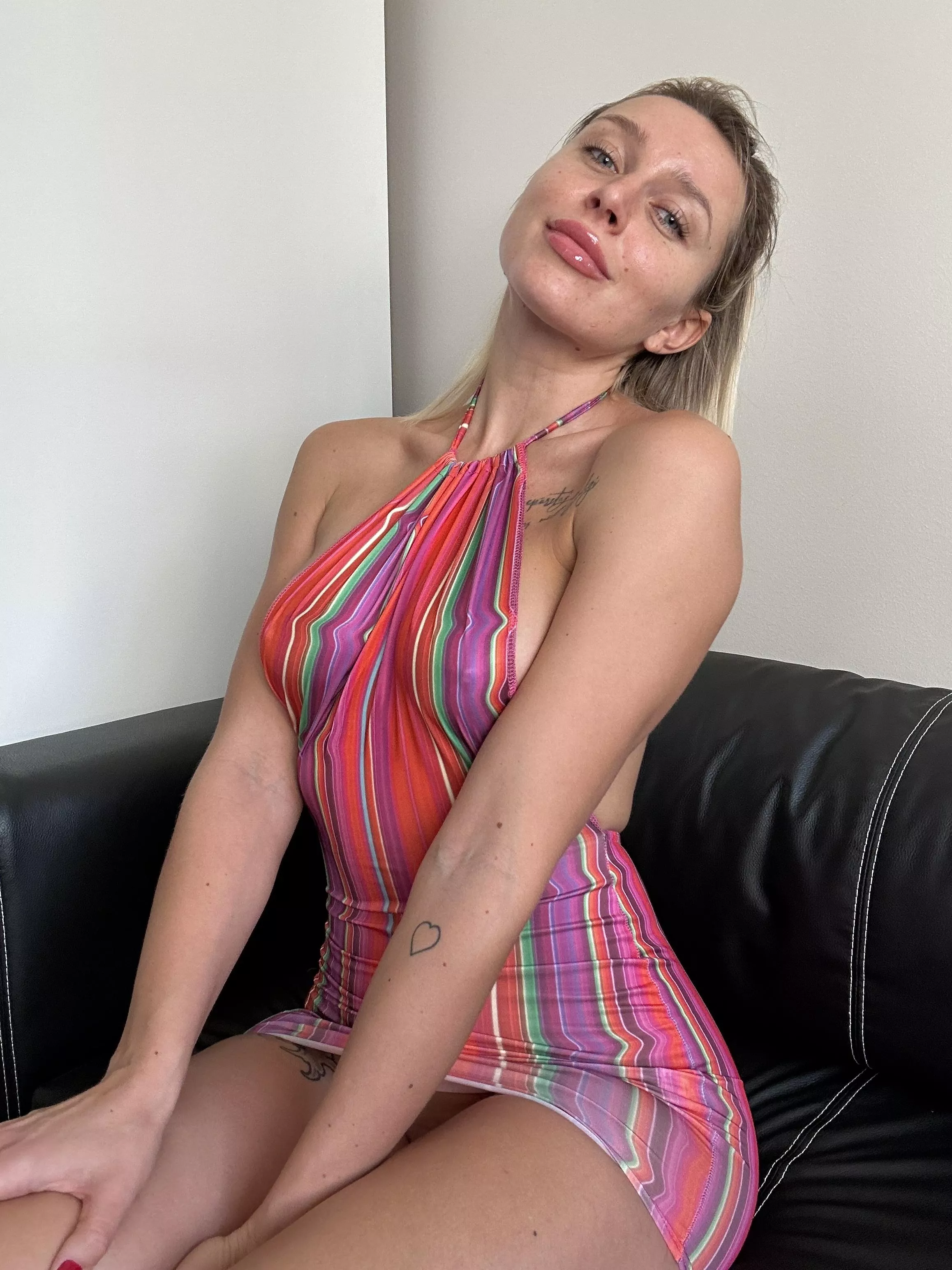 Does this tight dress suit my body? 😉