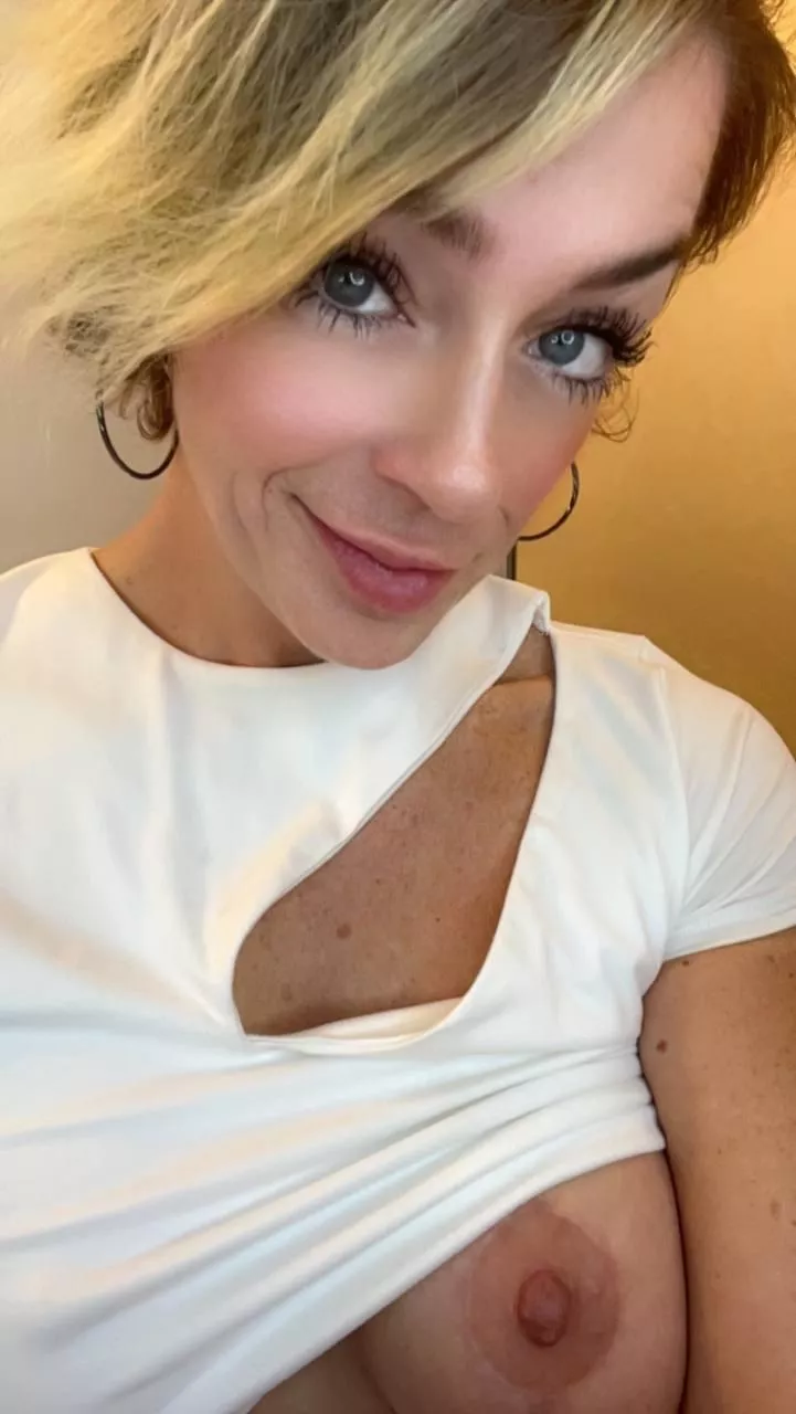 Hubby is out, let’s play