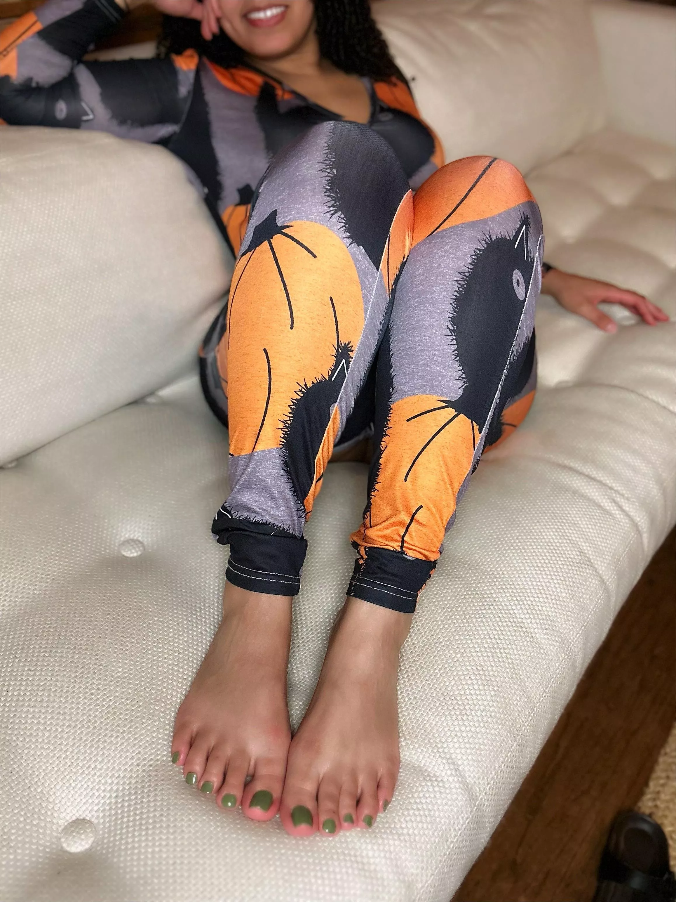 Just kneel down and kiss my green toes