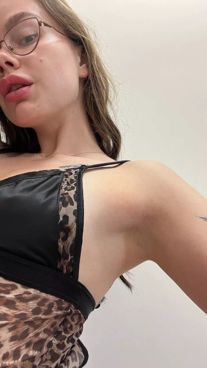 look at this graceful armpit