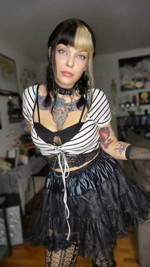 Naomi @thenaomipeaches