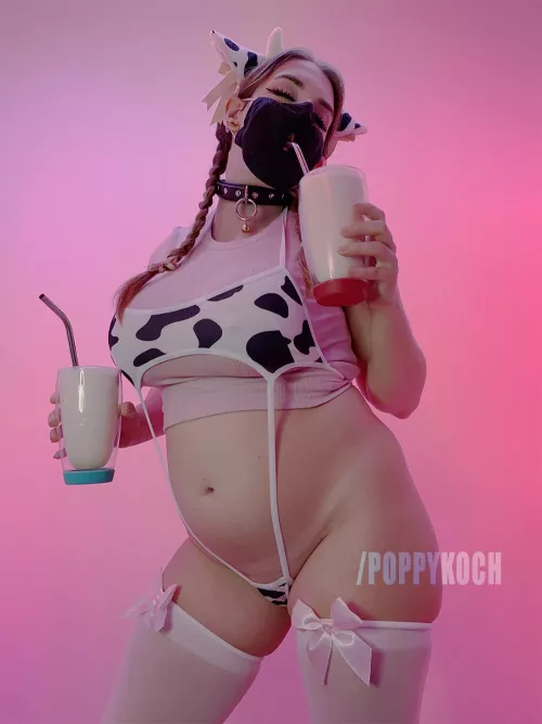 Bloated strawberry hucow <3 What do you think of my Halloween costume~?