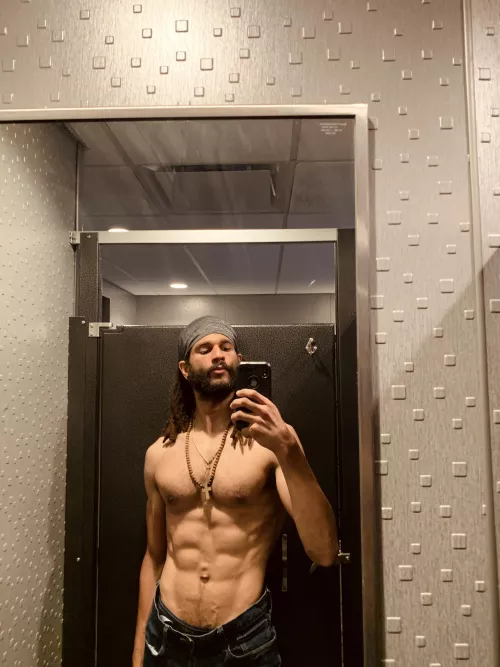 blue jeans and gray cap