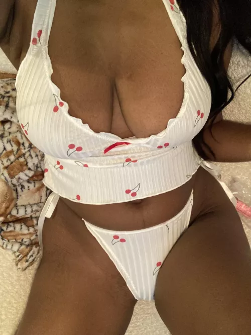 Do I look cute in this?