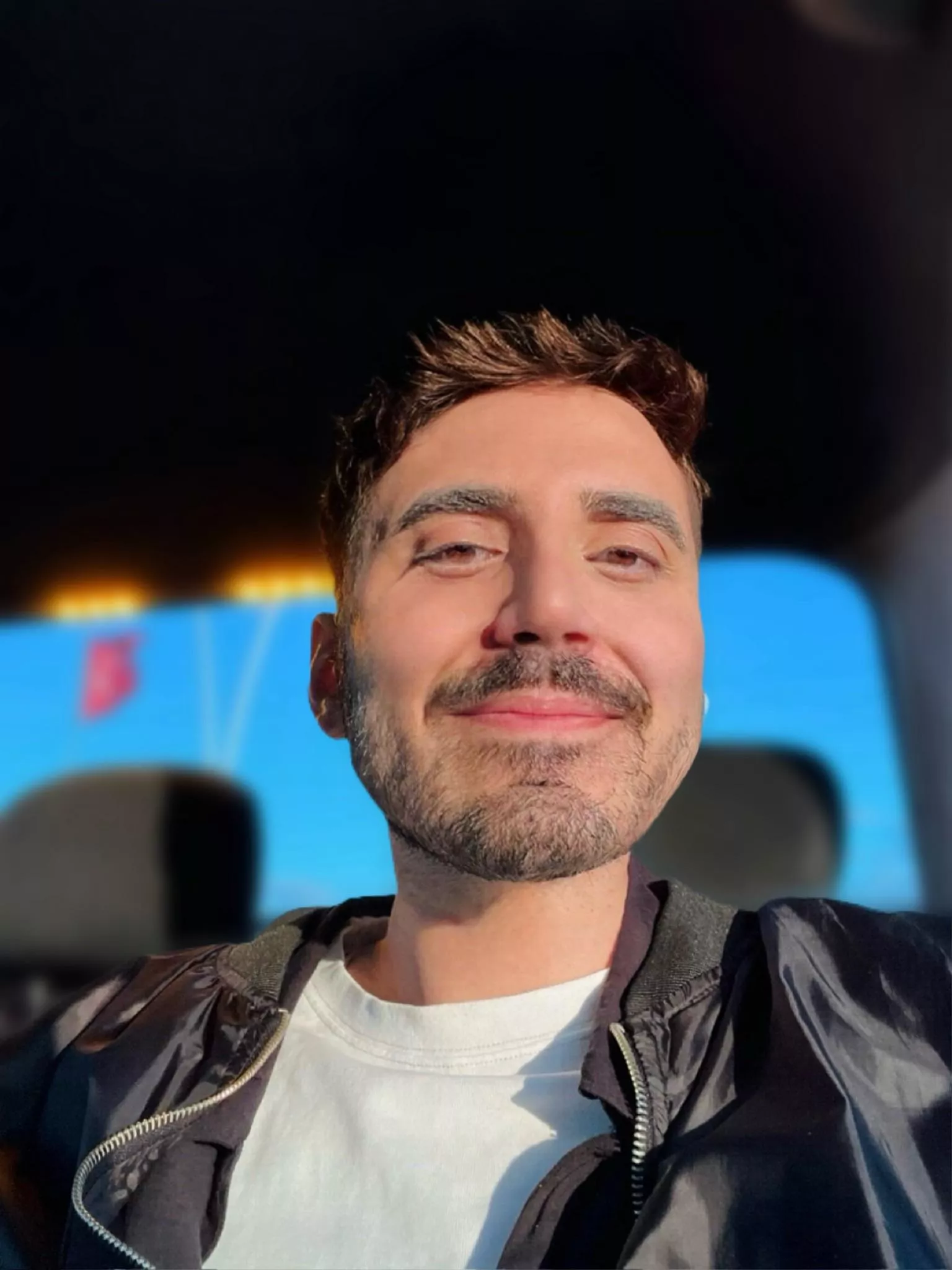 Hey, today I'm coming out to one of my best friends, wish me luck!