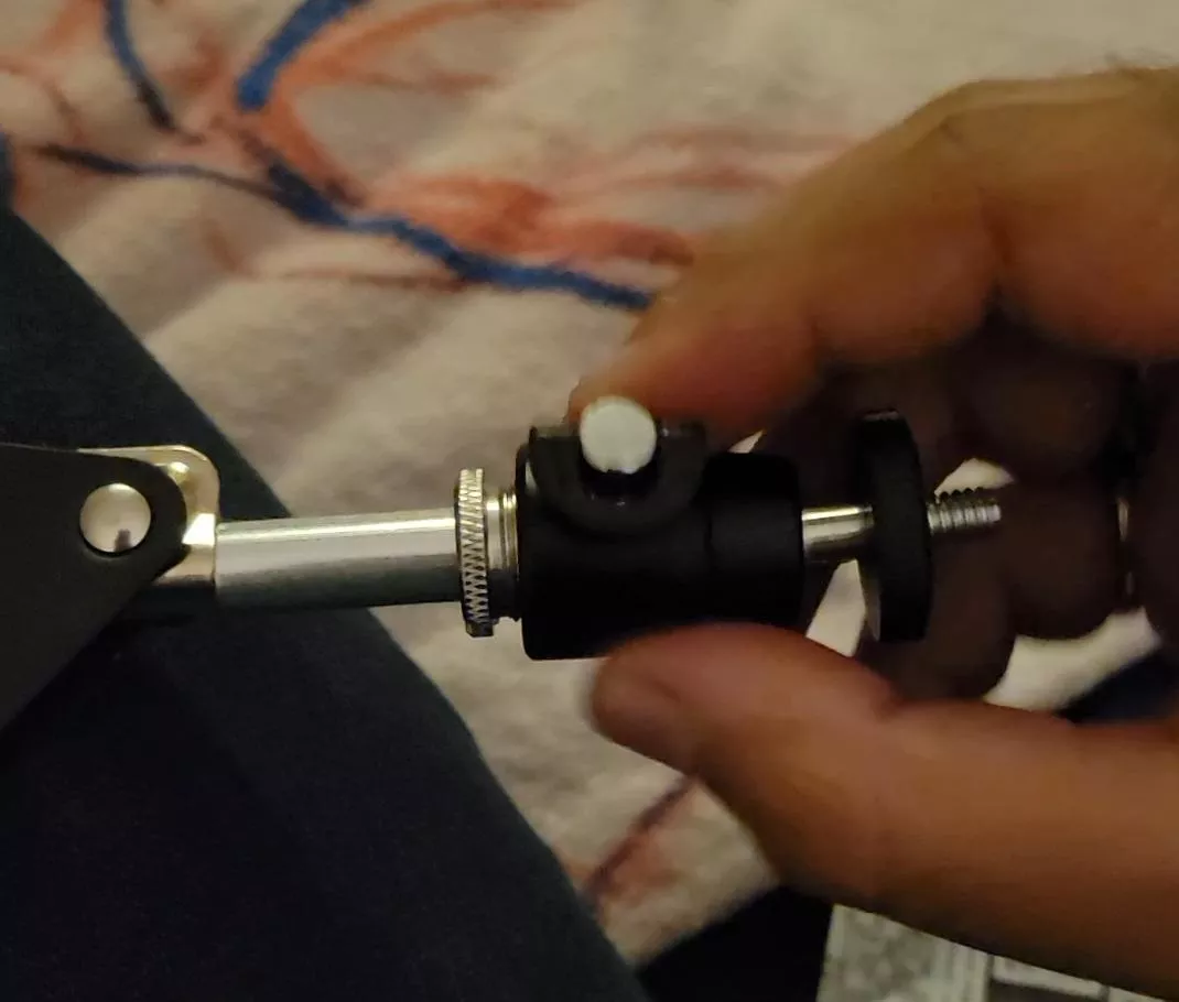 How the hell do you attach this ball point thingy to the silver screw thingy (M20 streaming kit)