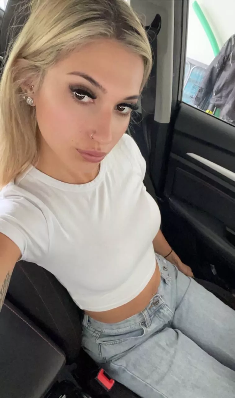 How's your day going?😜💋