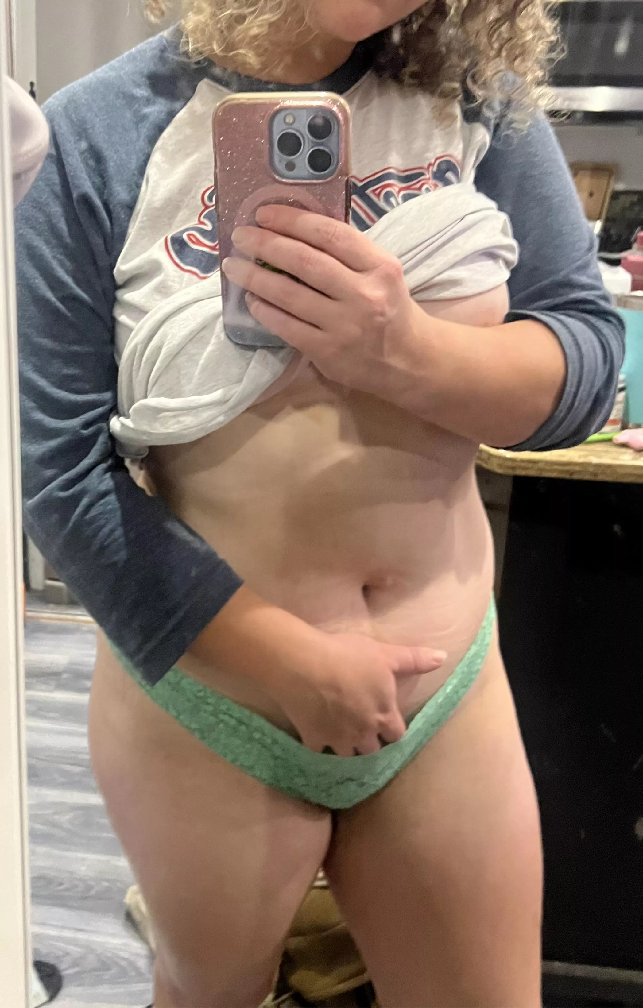 Hubby is out of town, anyone interested?😉