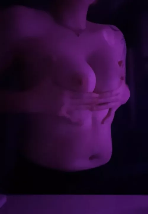 in need of someone to play with my body