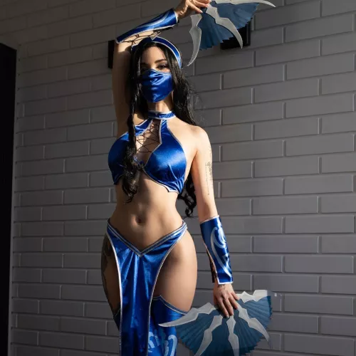 Kitana by AmandaWelp