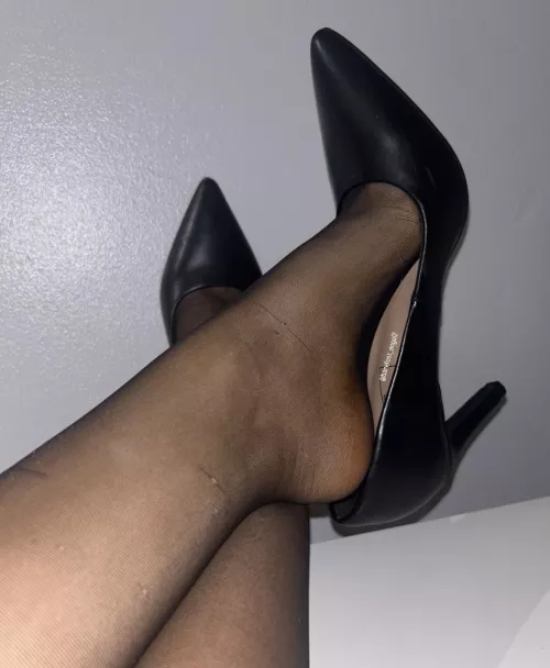 My go-to heels for work 🥰