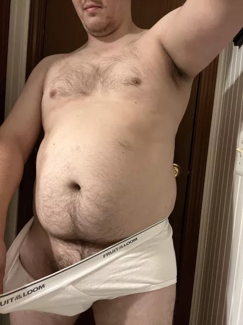 Wana see what’s under the briefs?