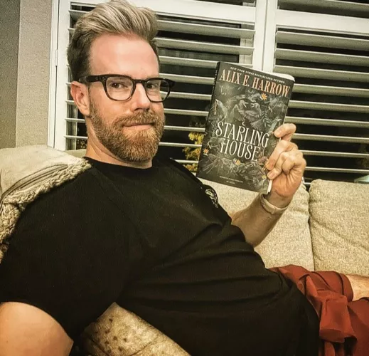 Are you a reader, gamer or Netflix kinda guy? 📚 🎮 📺