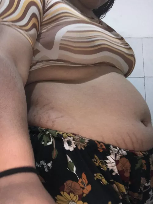 Belly REALLY BIG! I want to be bigger so I get more stretch marks.