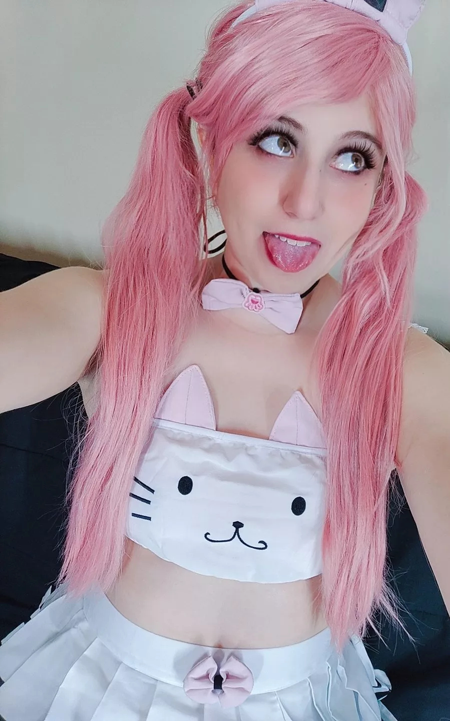 Do you wanna pet my kitty? 😺