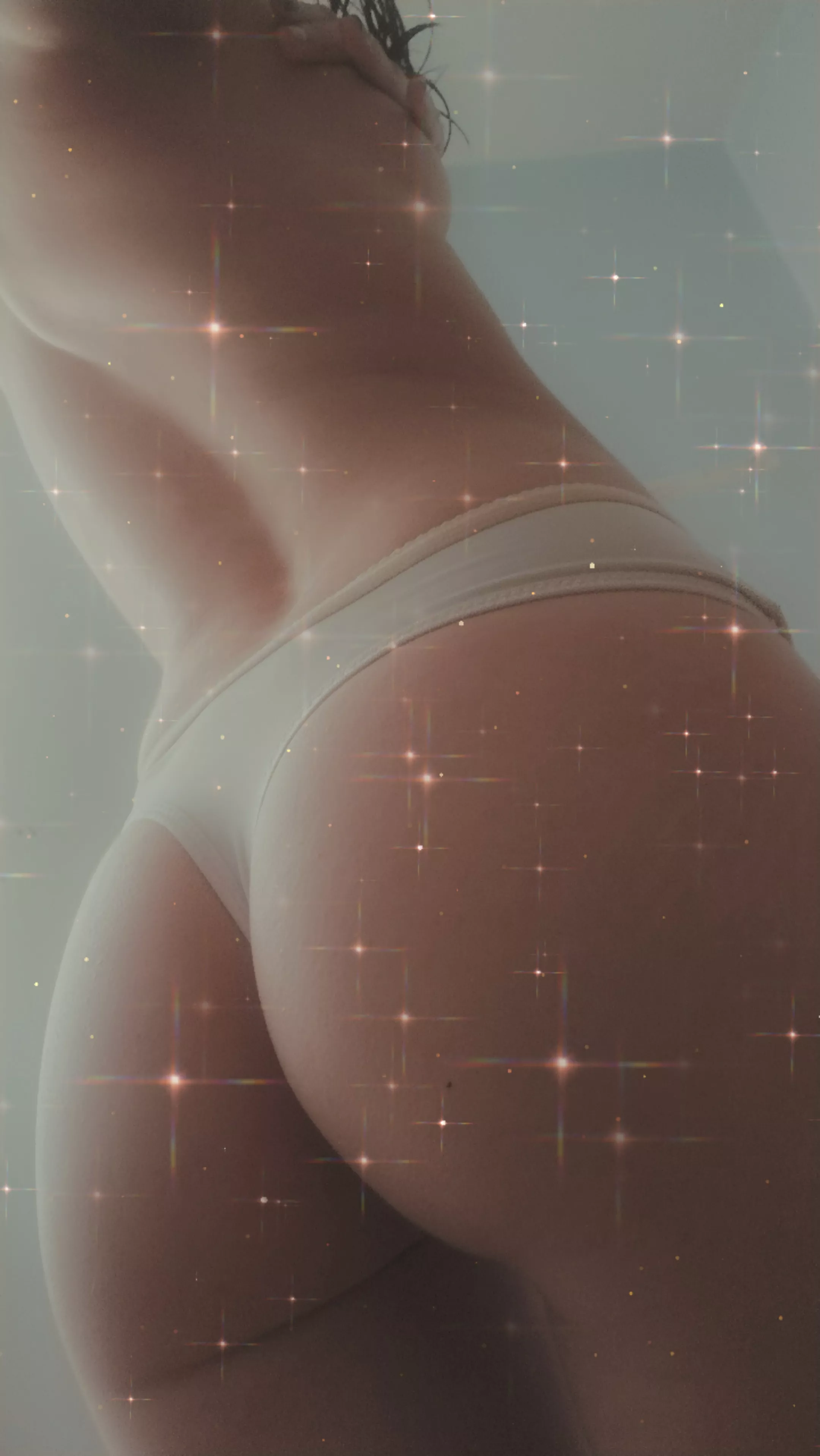 Hi 💗 I'm available now for [sext] [cam] & [gfe]! Check my offers ✨😘