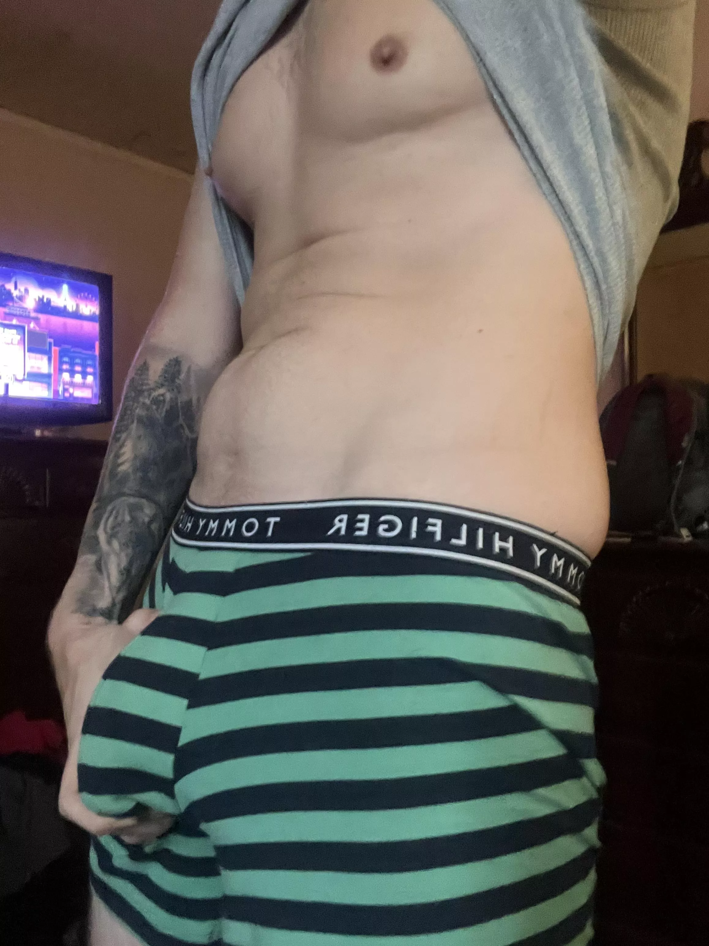 If I was your roommate bro would you ask to see it?