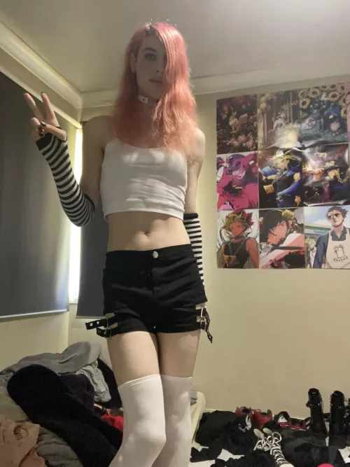 just my fit for today don't mine the messy room hope i look ok